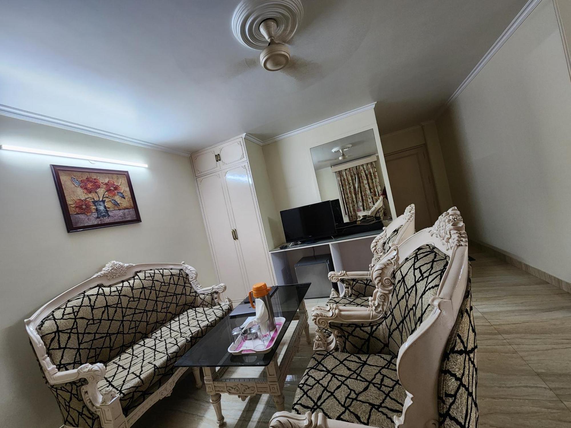 Hotel Mayur Deluxe Meerut Ngoại thất bức ảnh