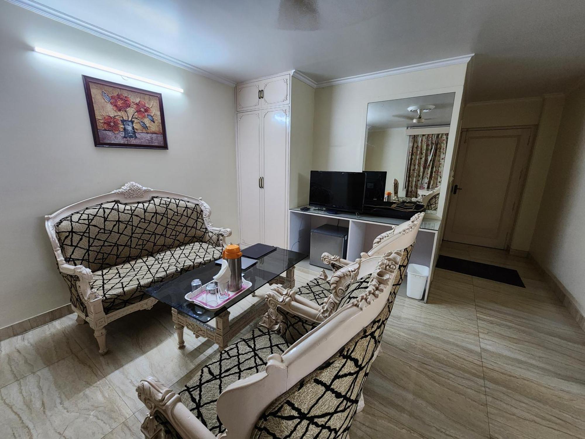 Hotel Mayur Deluxe Meerut Ngoại thất bức ảnh