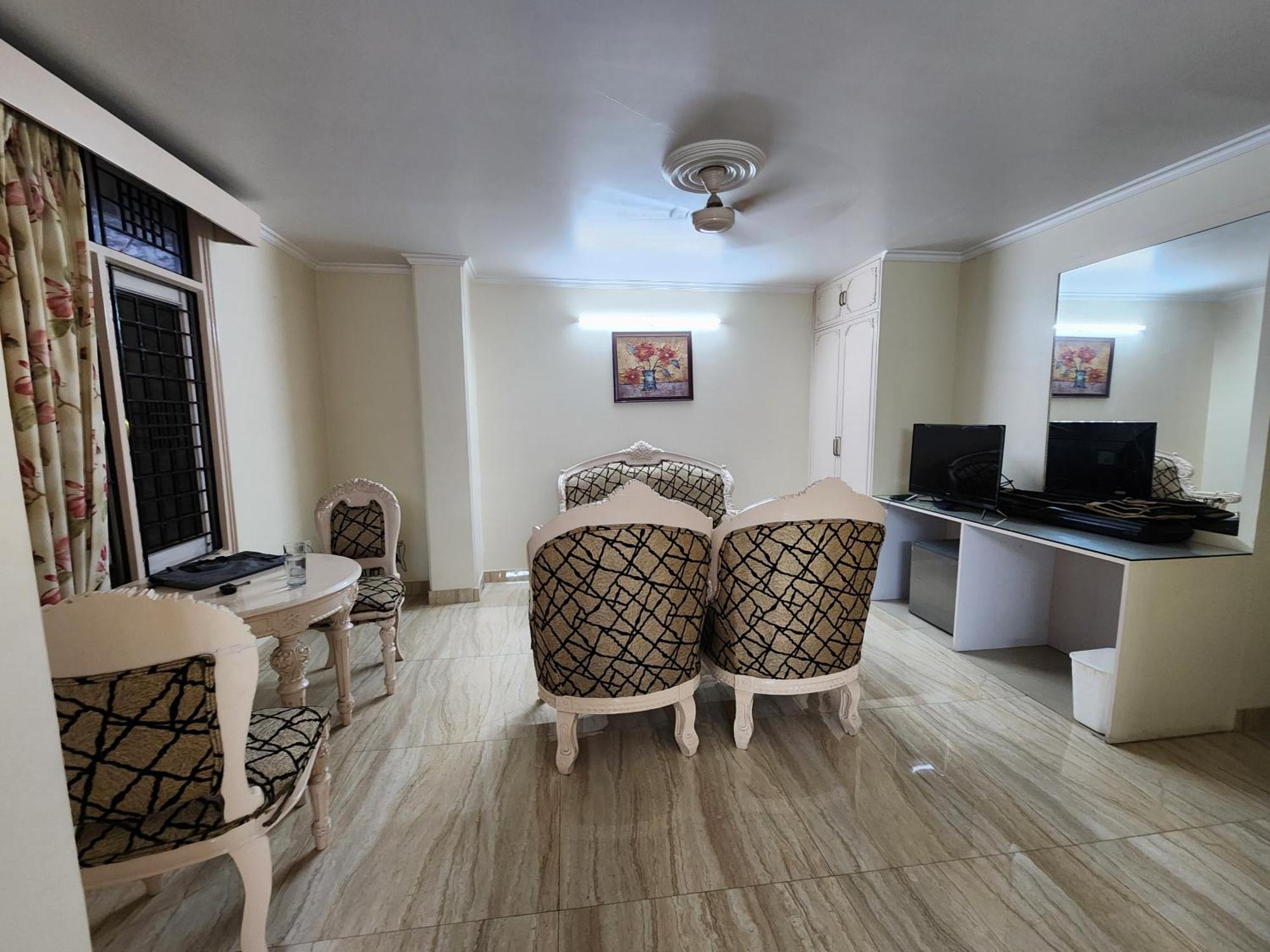 Hotel Mayur Deluxe Meerut Ngoại thất bức ảnh