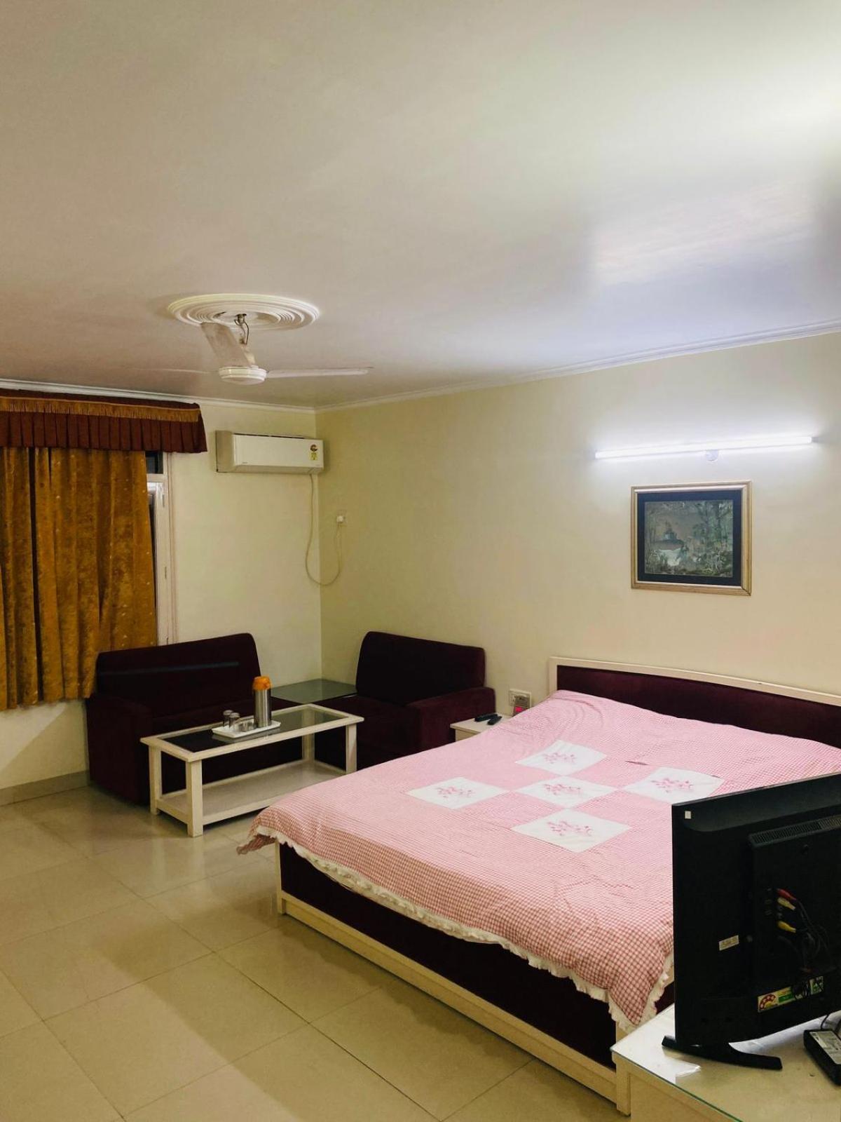 Hotel Mayur Deluxe Meerut Ngoại thất bức ảnh