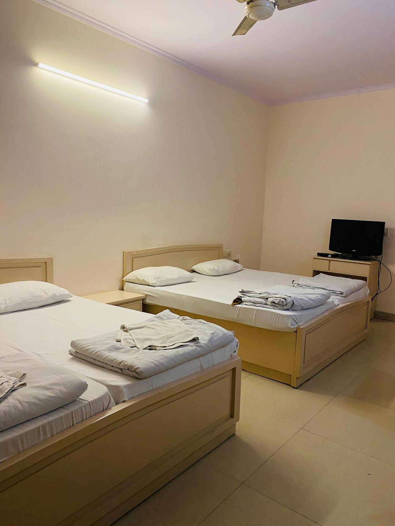 Hotel Mayur Deluxe Meerut Ngoại thất bức ảnh