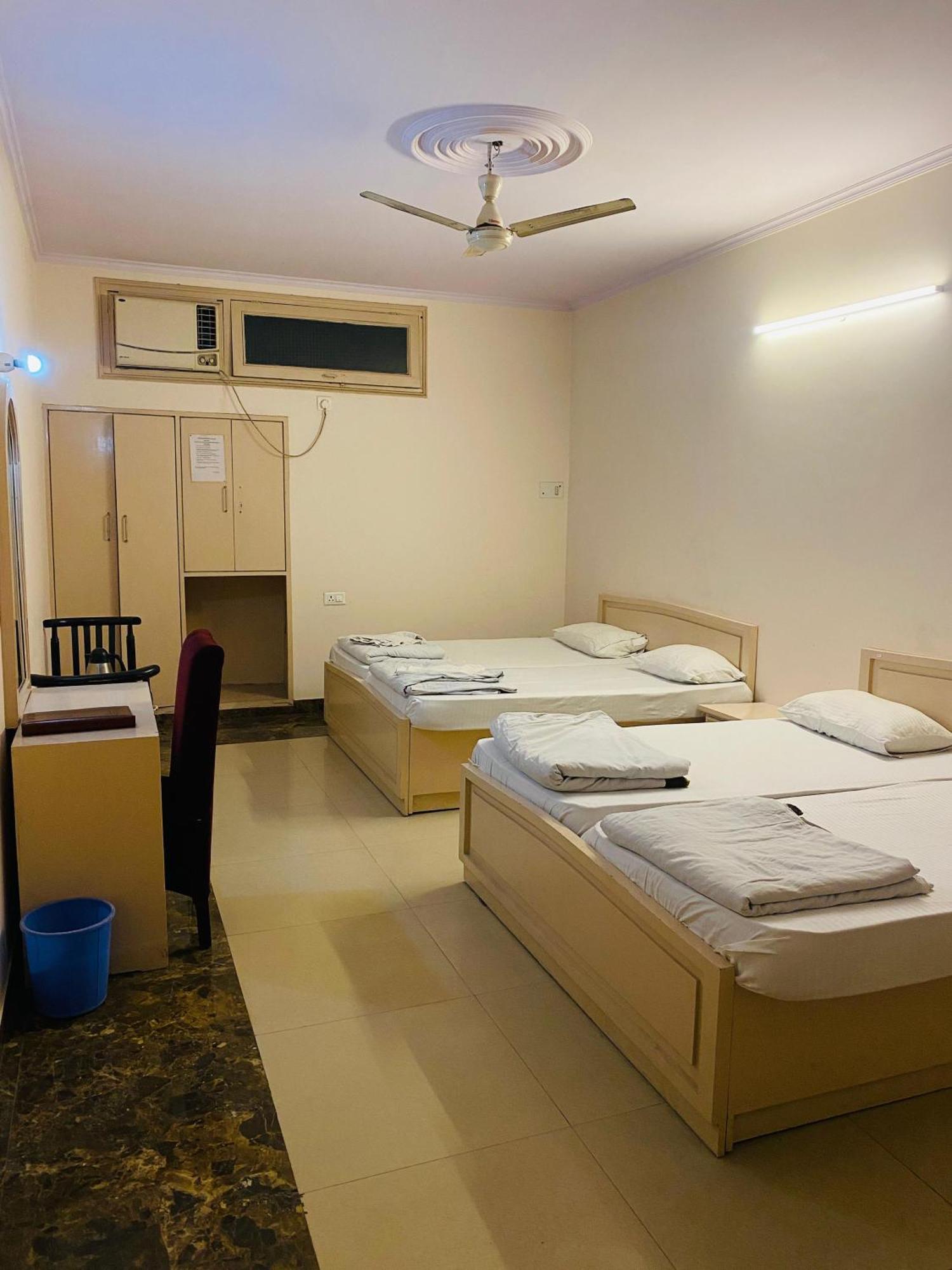 Hotel Mayur Deluxe Meerut Ngoại thất bức ảnh