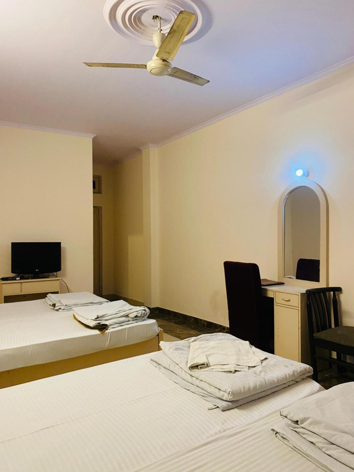 Hotel Mayur Deluxe Meerut Ngoại thất bức ảnh